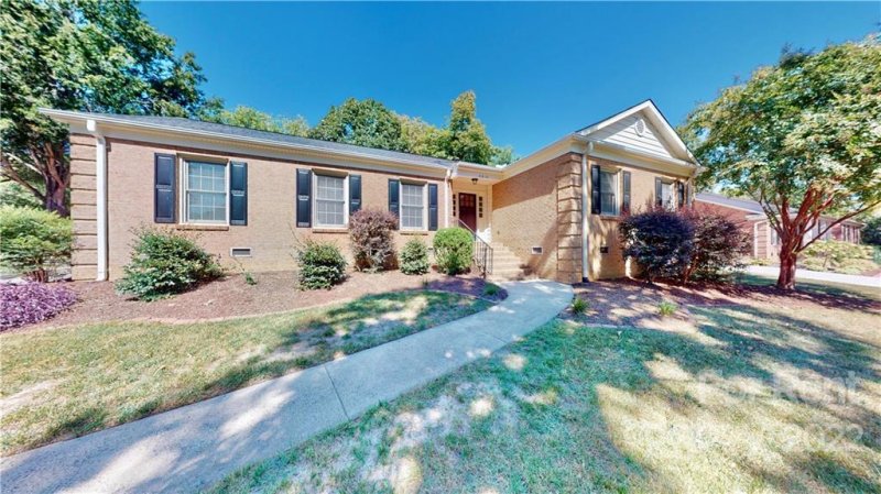Property image 2 at 6810 Rosemary Lane, Charlotte, NC 28210