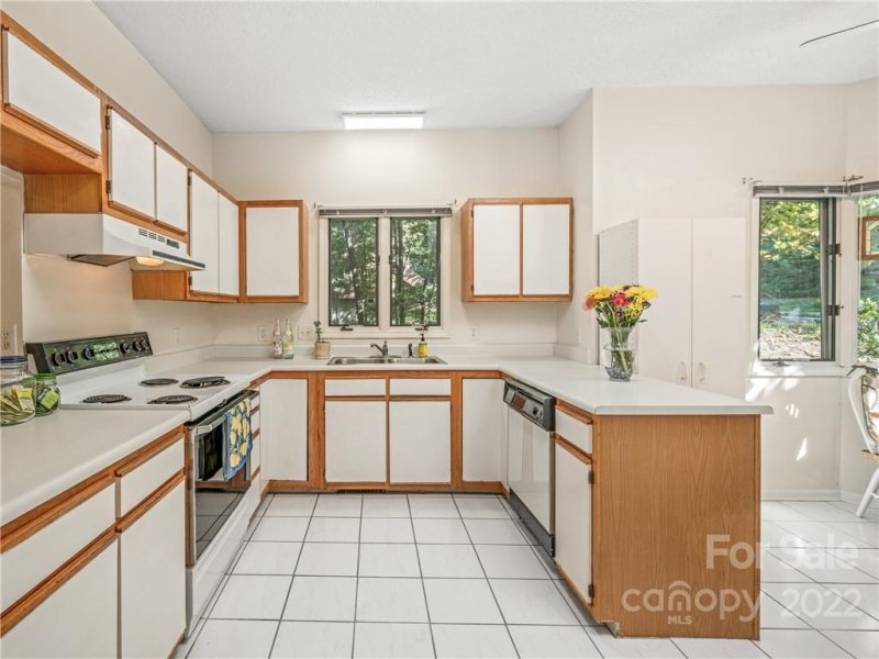 Property image 4 at 305 Piney Mountain Drive, Asheville, NC 28805