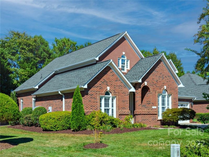 Property image 2 at 1527 Elkhart Circle, Gastonia, NC 28054