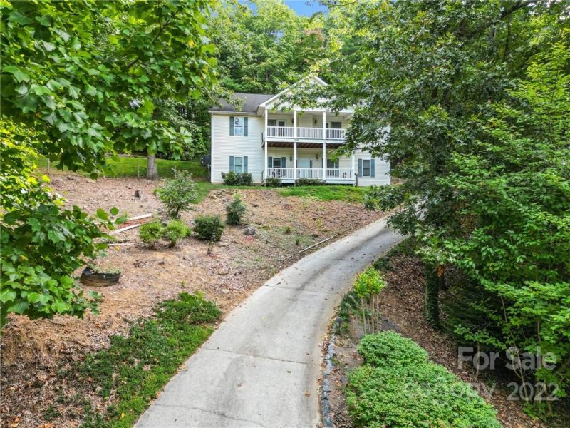 Property image 2 at 4 Spicewood Court, Flat Rock, NC 28731