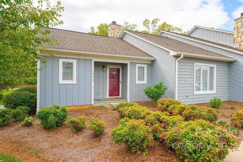 Property image 2 at 1003 21st Avenue, Hickory, NC 28601