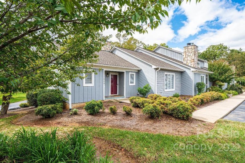 Property image 3 at 1003 21st Avenue, Hickory, NC 28601