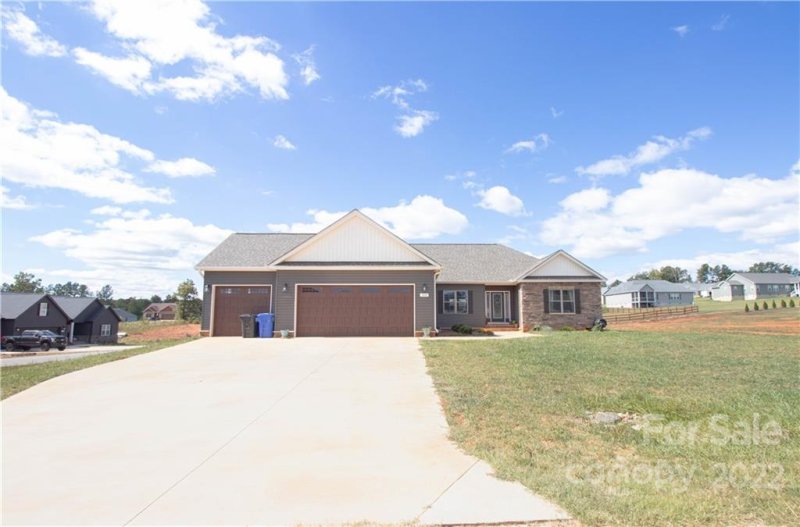 Property image 2 at 200 Staffordshire Drive, Statesville, NC 28625