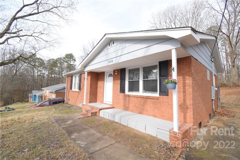 Property image 2 at 924 Edgegreen Drive, Charlotte, NC 28217