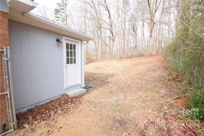 Property image 4 at 924 Edgegreen Drive, Charlotte, NC 28217