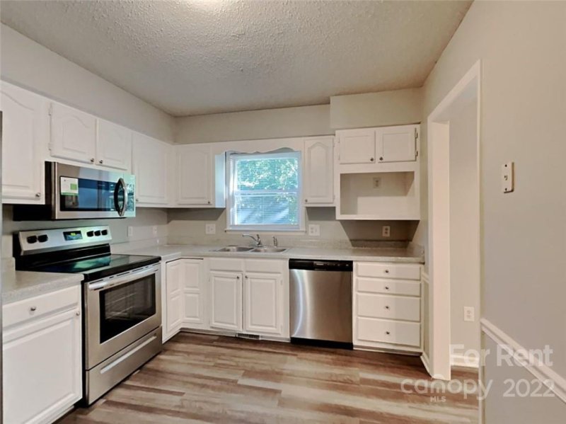 Property image 3 at 413 S Toria Drive, Statesville, NC 28625