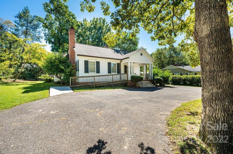 Property image 2 at 534 10th Street Drive, Hickory, NC 28601