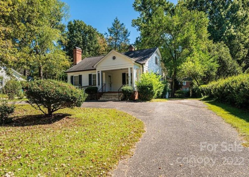Property image 3 at 534 10th Street Drive, Hickory, NC 28601