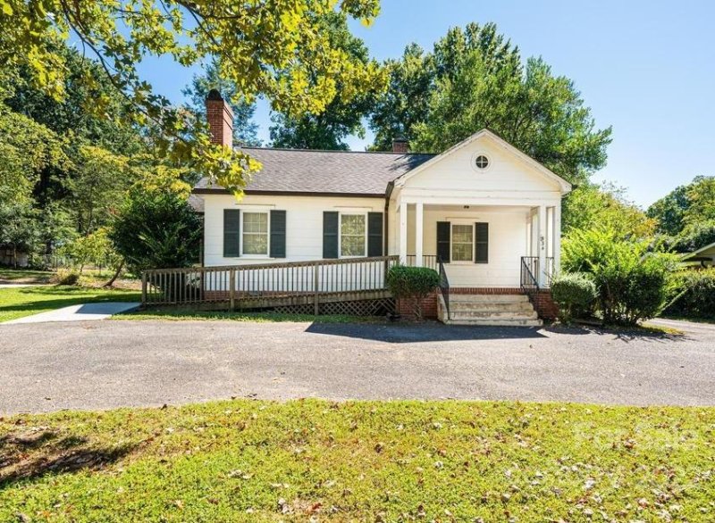 Property image 5 at 534 10th Street Drive, Hickory, NC 28601