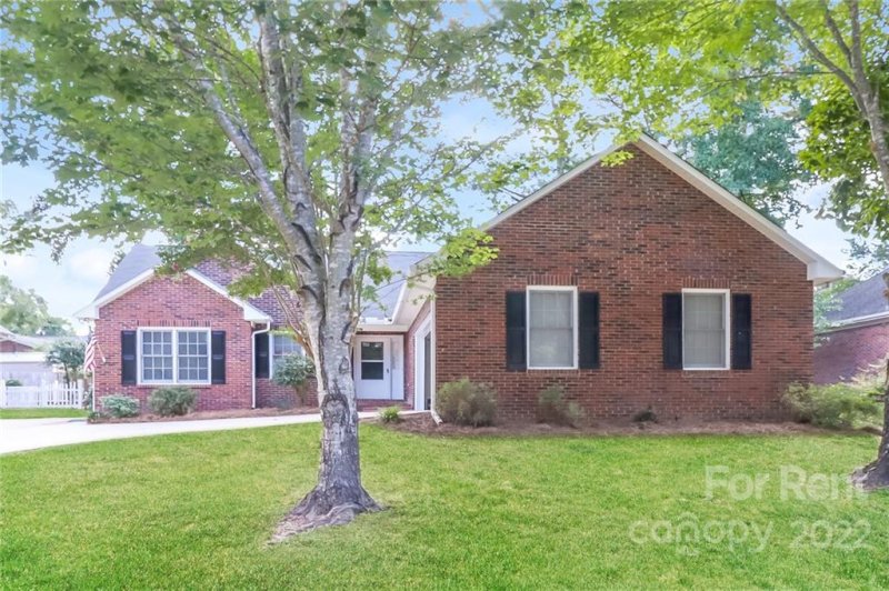 Property image 2 at 136 Ole Eastpointe Drive, York, SC 29745