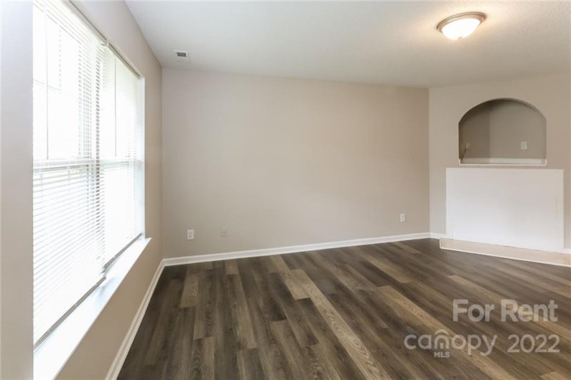 Property image 3 at 11117 Olde English Drive, Charlotte, NC 28216