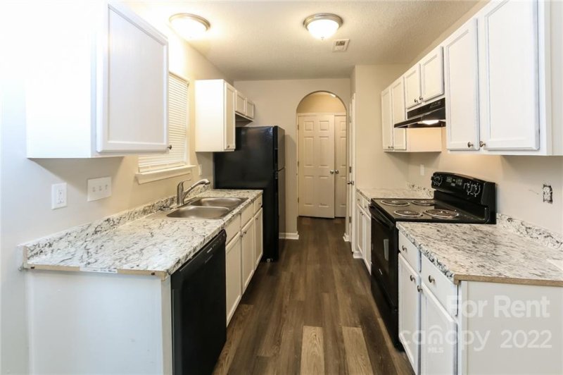 Property image 4 at 11117 Olde English Drive, Charlotte, NC 28216