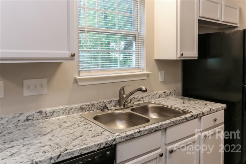 Property image 5 at 11117 Olde English Drive, Charlotte, NC 28216