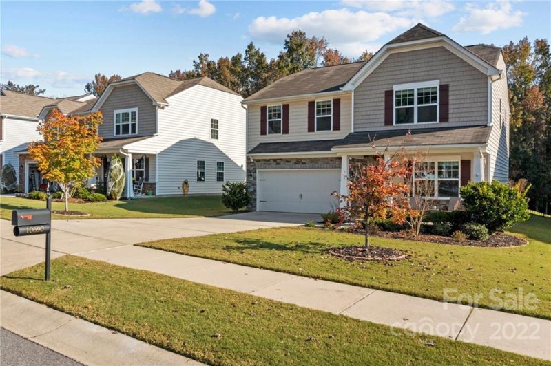 Property image 2 at 10690 Sapphire Trail, Davidson, NC 28036