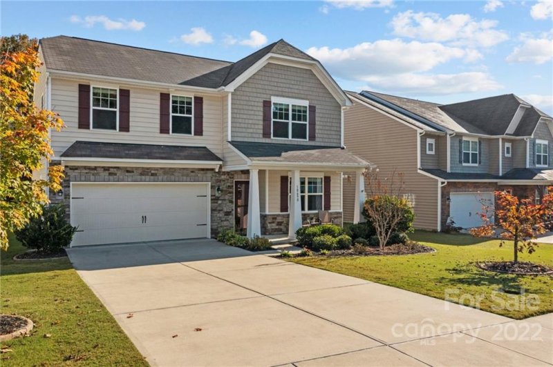 Property image 4 at 10690 Sapphire Trail, Davidson, NC 28036