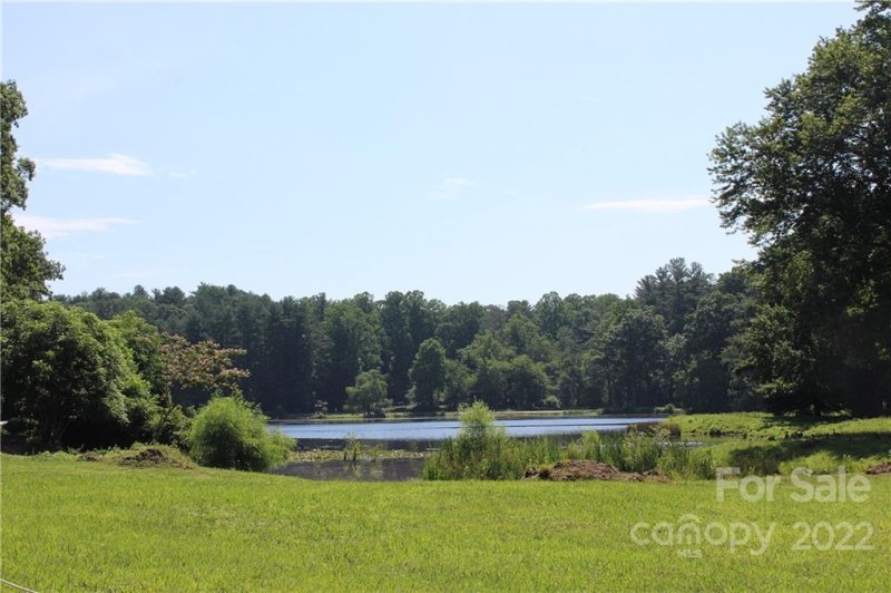 Property image 4 of 90 Oscelake Way in Leonis Mountain Lake Homes, Hendersonville, NC 28739