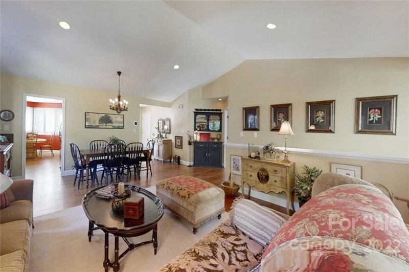 Property image 4 at 902 Timber Lane, Asheville, NC 28804