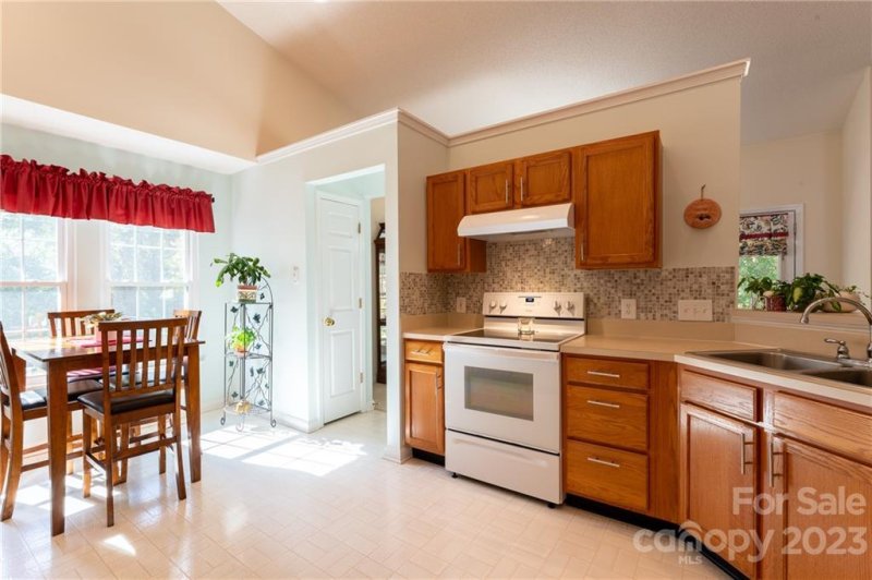 Property image 4 at 2230 Pimpernel Road, Charlotte, NC 28213