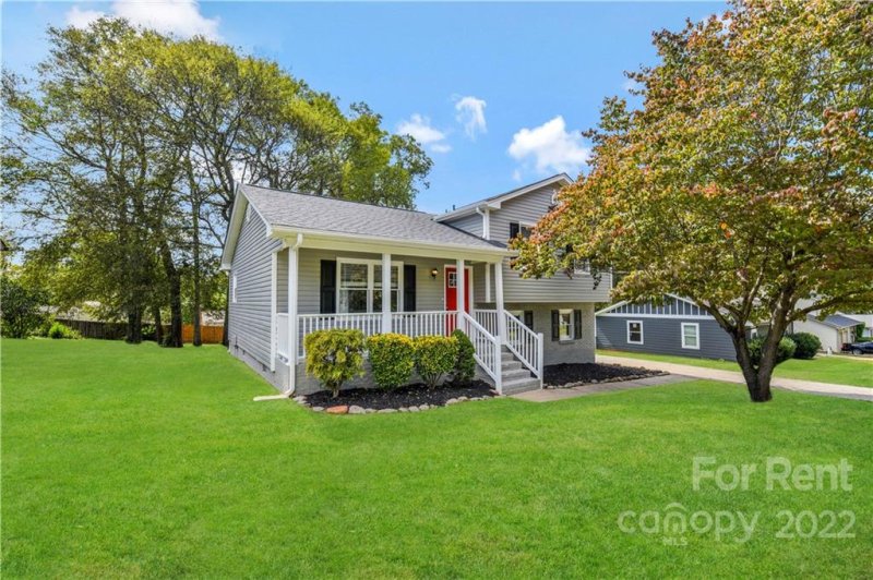 Property image 2 at 5625 Beaconsfield Road, Charlotte, NC 28214