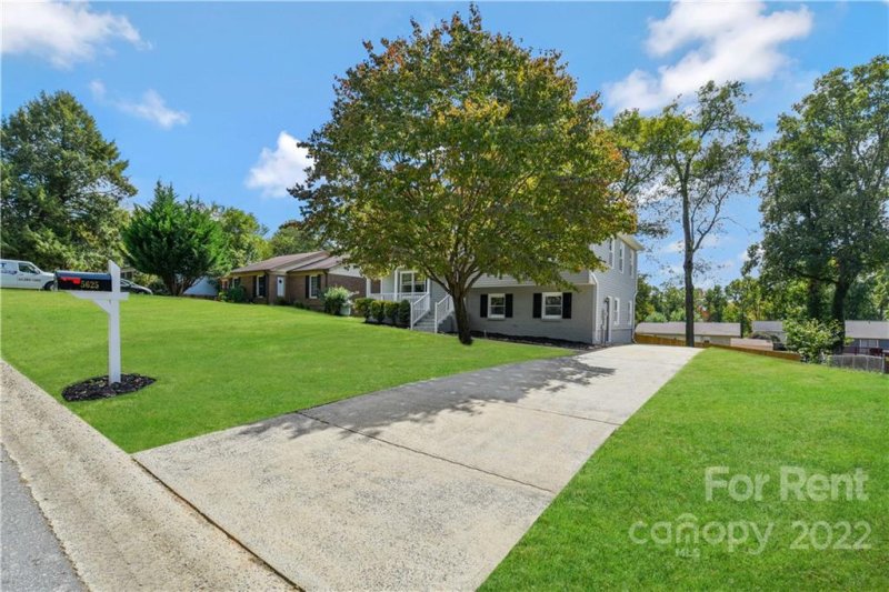 Property image 3 at 5625 Beaconsfield Road, Charlotte, NC 28214