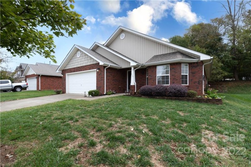 Property image 2 at 916 Catawba Wells Court, Rock Hill, SC 29732