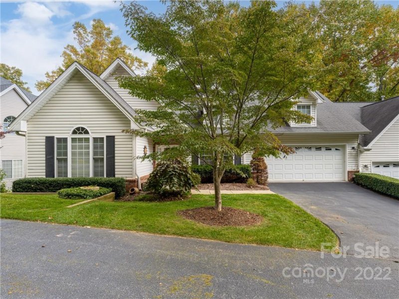 Property image 2 at 111 Trumpet Lane, Asheville, NC 28803