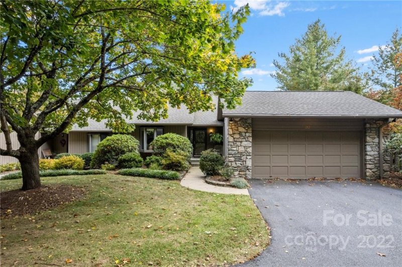 Property image 2 at 32 Ridgeview Drive, Asheville, NC 28804