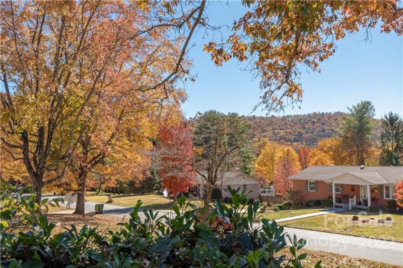 Property image 5 at 10 Ballantree Drive, Asheville, NC 28803