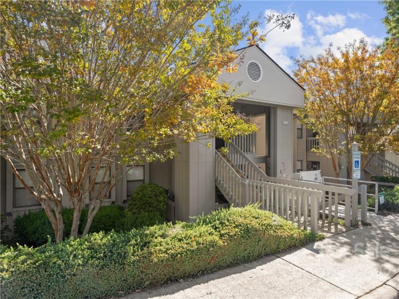 Property image 2 at 304 Abbey Circle, Asheville, NC 28805