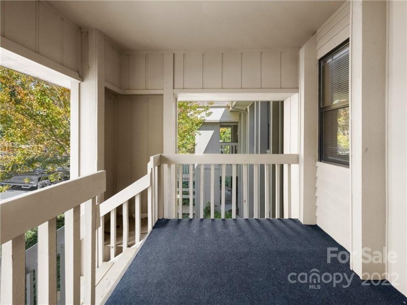 Property image 3 at 304 Abbey Circle, Asheville, NC 28805