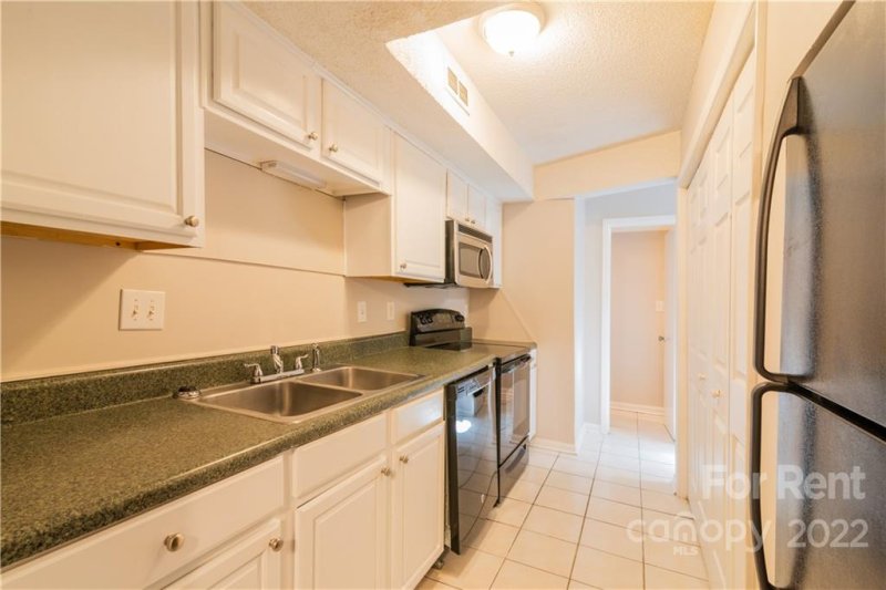 Property image 4 at 7415 Mystic Lane, Charlotte, NC 28227