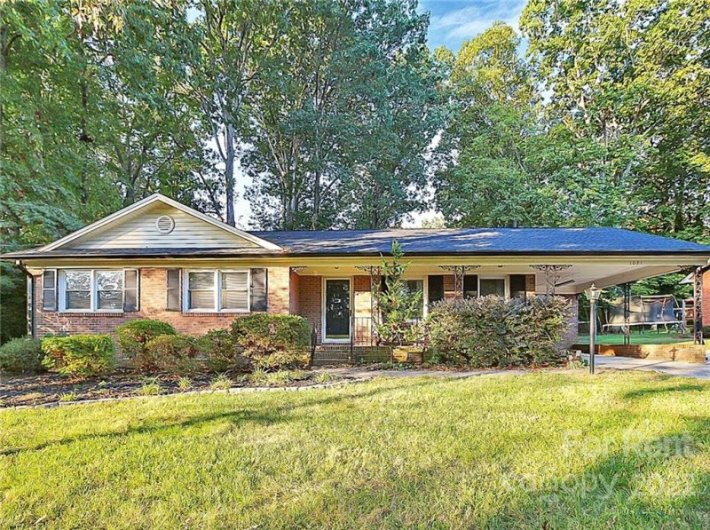 1021 Nottingham Drive