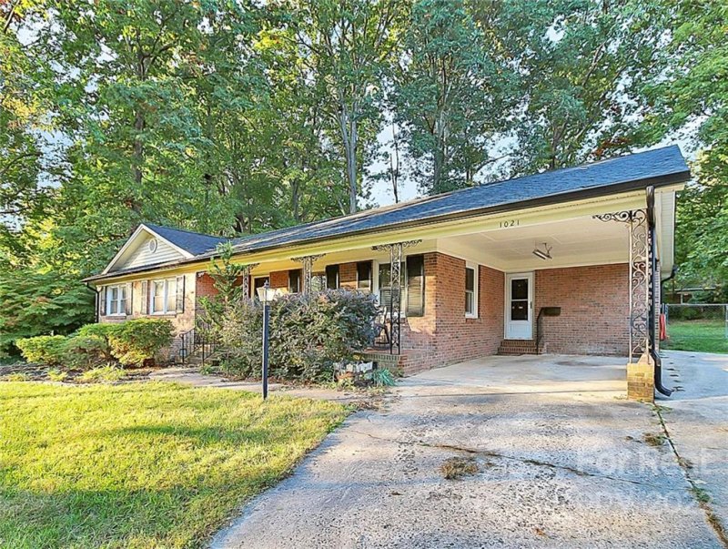 Property image 2 at 1021 Nottingham Drive, Gastonia, NC 28054
