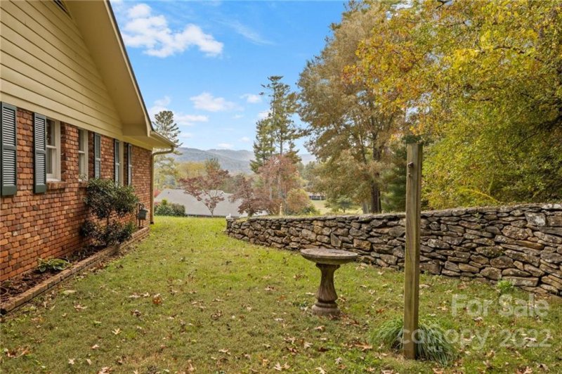 Property image 4 at 107 Newport Road, Hendersonville, NC 28739