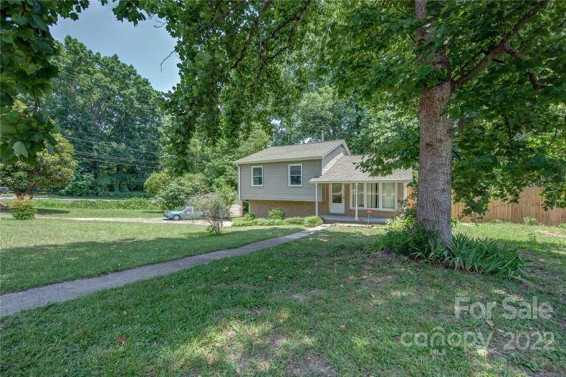 Property image 2 at 997 Green Circle Drive, Gastonia, NC 28054