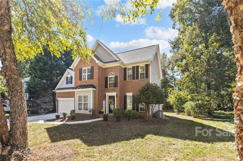 Property image 2 at 15126 Castlebridge Lane, Matthews, NC 28104