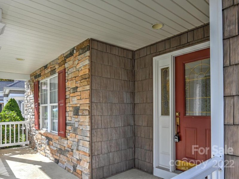 Property image 3 at 28 Old Creek Lane, Hendersonville, NC 28739