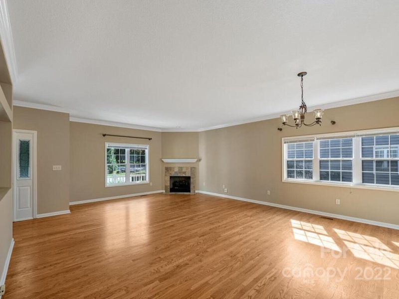 Property image 5 at 28 Old Creek Lane, Hendersonville, NC 28739