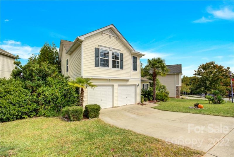 Property image 3 at 9718 Falling Stream Drive, Charlotte, NC 28214