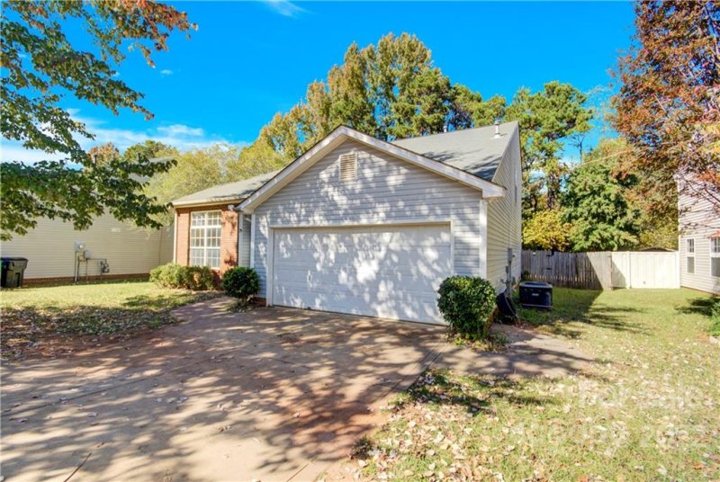 Property image 3 at 10522 Wilson Glen Drive, Charlotte, NC 28214