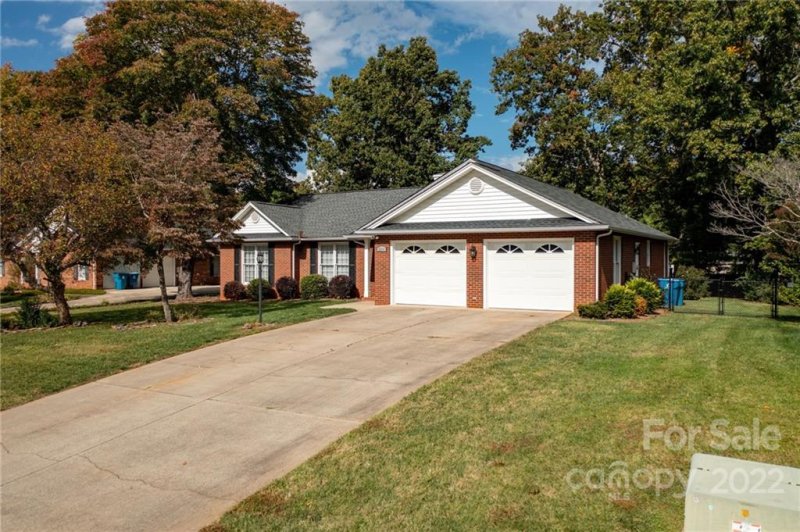 Property image 2 at 5214 Olde School Drive, Hickory, NC 28602