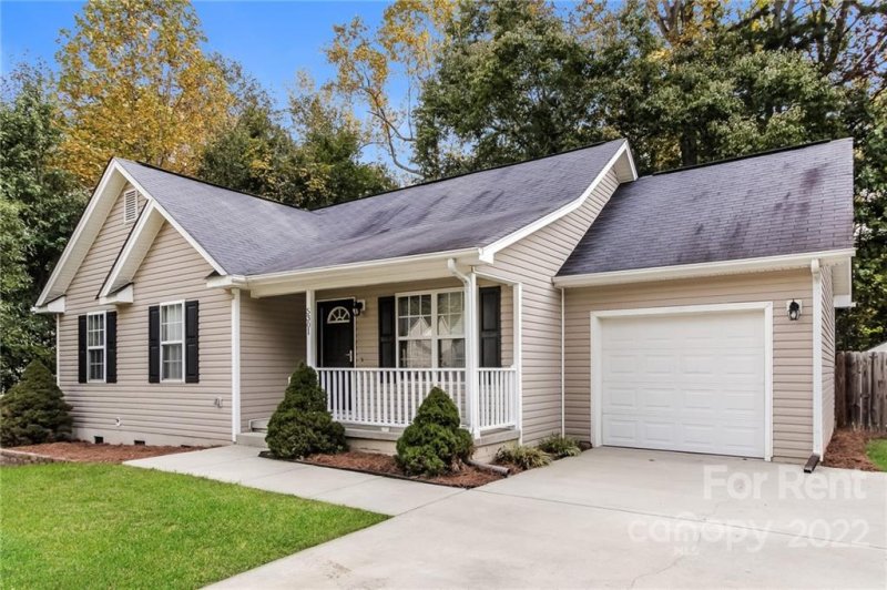 Property image 3 at 5301 Park Place Drive, Dallas, NC 28034