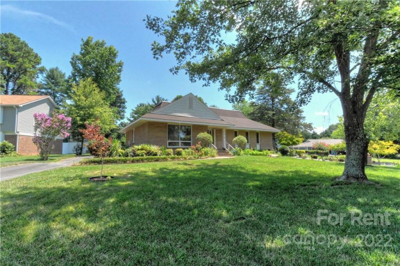 Property image 3 at 2101 Wellwood Circle, Charlotte, NC 28212