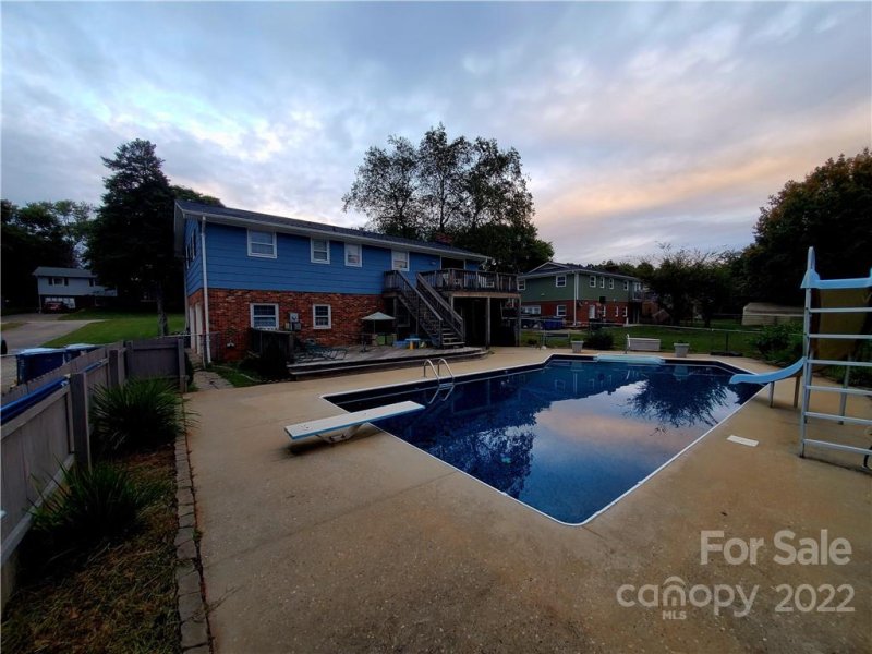 Property image 3 at 2310 24th Avenue, Hickory, NC 28601