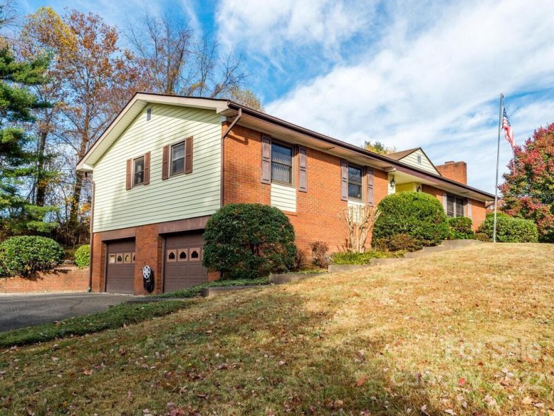 Property image 3 at 8 Glencliff Road, Candler, NC 28715