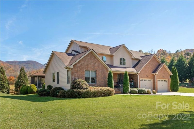 Property image 2 at 28 Sovereign Lane, Fairview, NC 28730