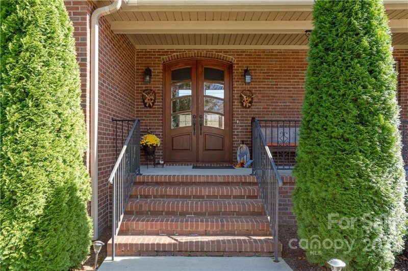 Property image 3 at 28 Sovereign Lane, Fairview, NC 28730