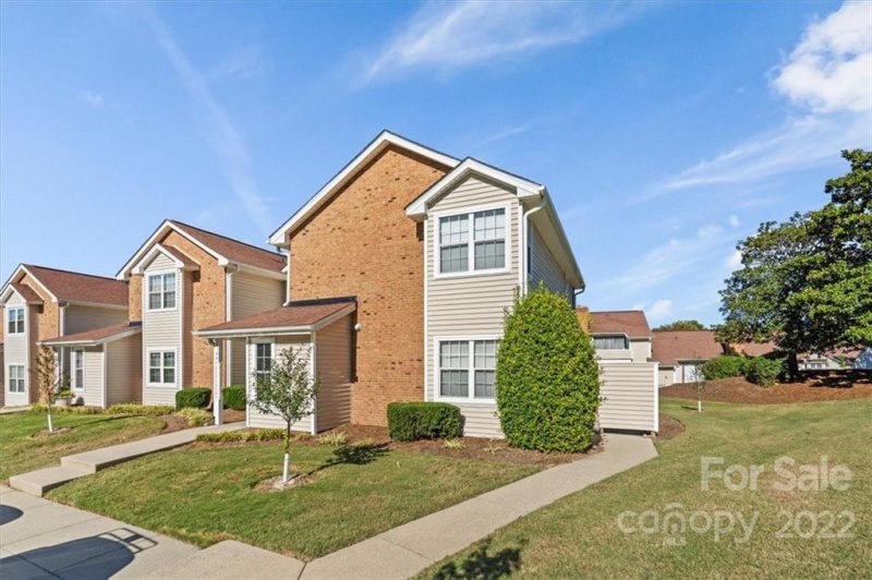 Property image 5 at 7816 Renaissance Court, Charlotte, NC 28226