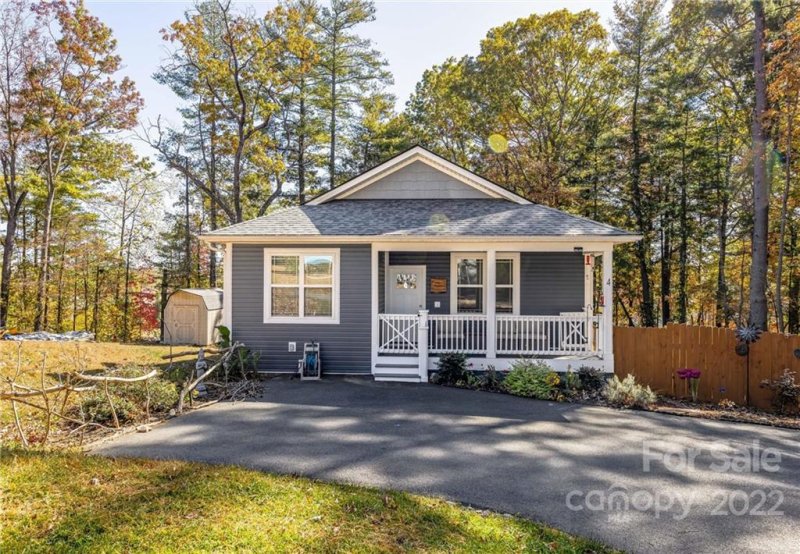 Property image 2 at 4 Summit Circle, Hendersonville, NC 28739