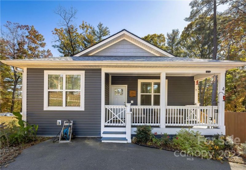 Property image 3 at 4 Summit Circle, Hendersonville, NC 28739